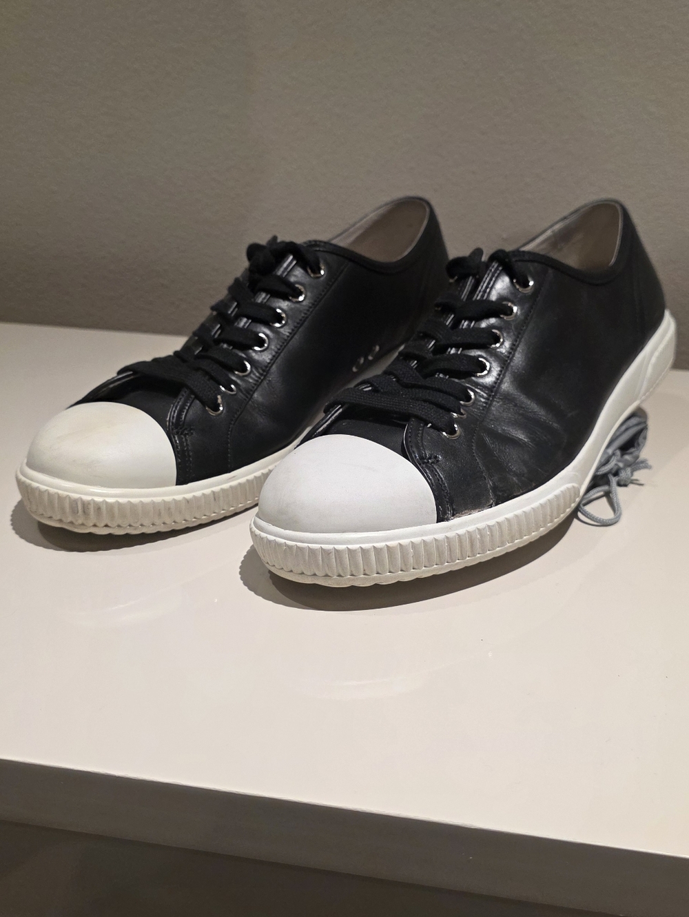 Prada Low Sneakers - Barely Worn - 9.5 LV - US 10.5 - Picture 4 of 8